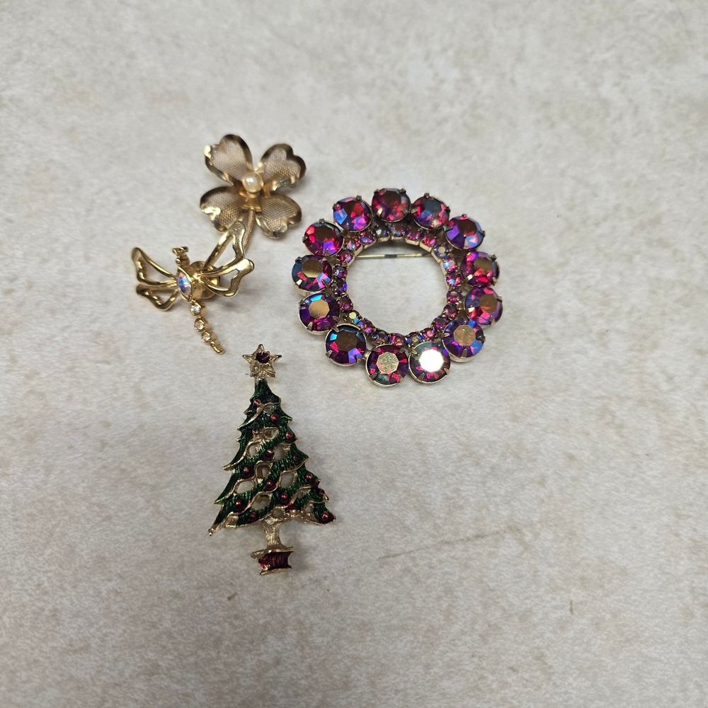 Vintage Brooch Pin Lot Aurora Borealis Wreath Christmas Tree Clover Dragonfly